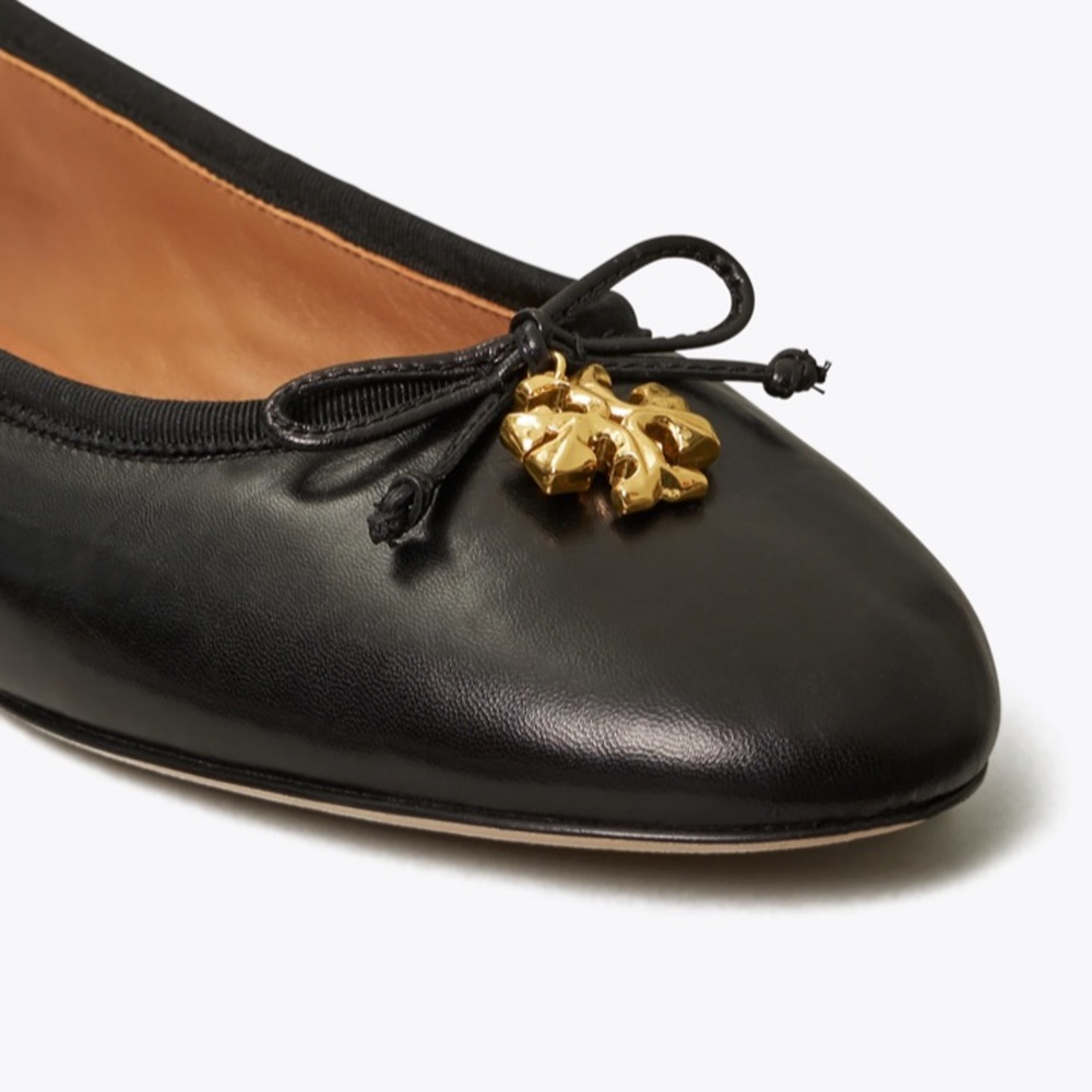!SOLD! Tory Burch Logo Charm Ballet Flat Size 9 -NWT - Picture 2 of 7